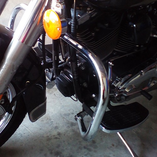 Pare choc protection moteur chromé Harley Davidson Softail Fat Boy (2000-2017) - Photo 3 sur 5