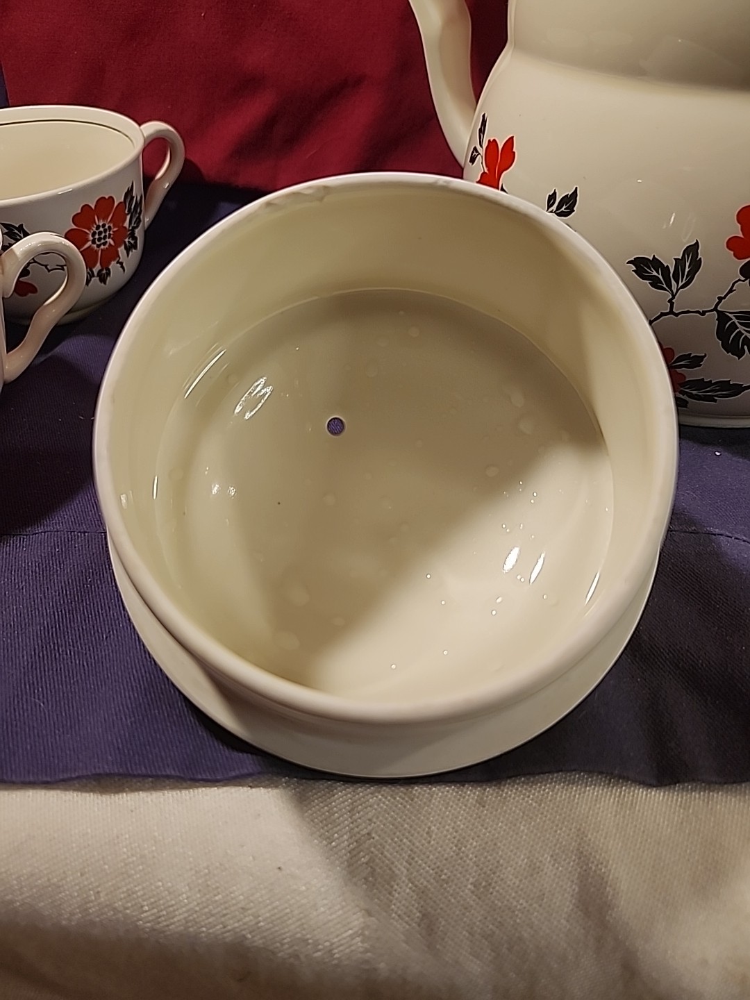 Superior Hall Quality Dinnerware Coffee Pot/Teapot & 4 Cups Red Poppy "Daniel"