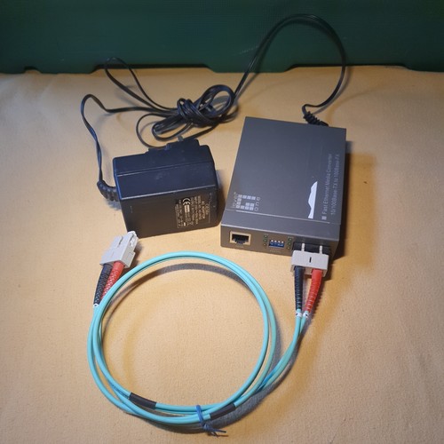 Level One FVT-4001 Fast Ethernet Media Converter 10/100BaseT to 100FX - Picture 1 of 2