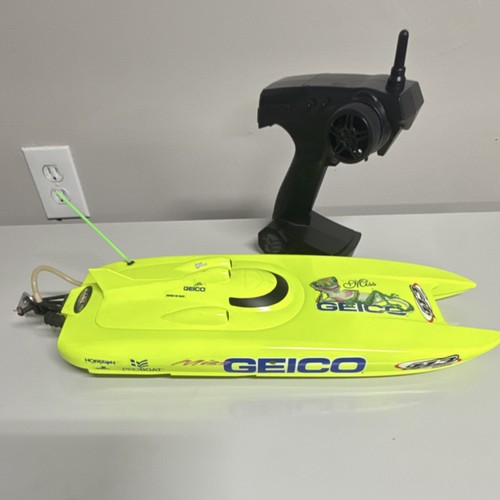 Pro Boat Miss GEICO RC Catamaran Yellow Electric with Controller