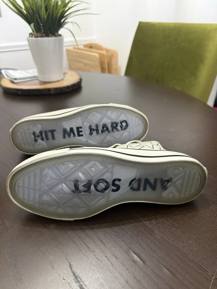 Sapatos Converse by You Billie Eilish tamanho 8 - Imagem 2 de 4