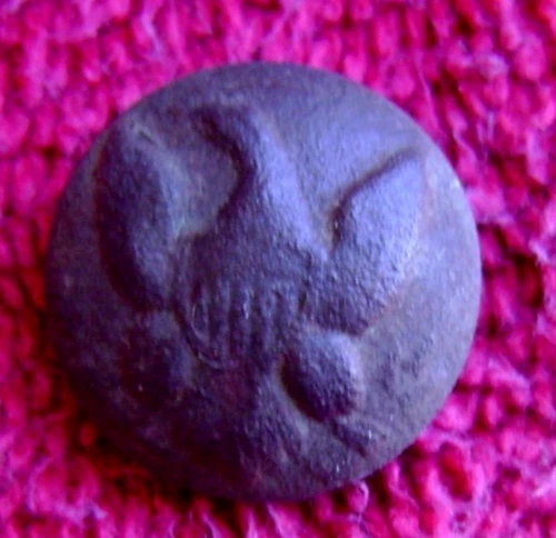 DUG CIVIL WAR INFANTRY EAGLE COAT BUTTON (PORT HUDSON)