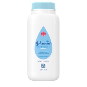 Johnson's Baby Cornstarch Baby Powder with Aloe and Vitamin E for Delicate Skin,