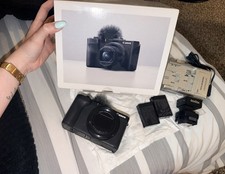 Canon PowerShot V1 Compact Camera Black 20-29.9MP 3.1x Zoom f/2.8