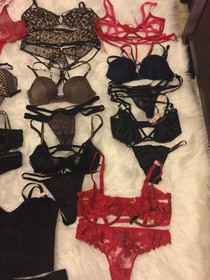 NEW LOT 22 VICTORIA'S SECRET SETS BRA , 11 BRAS, 11 PANTY THONG DIFFERENT SIZES