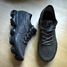 Nike Air VaporMax Flyknit Black Low Top Lace-Up Sneaker Women US 9.5/Men  s US 8