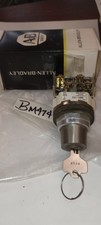 New Allen Bradley 800T-J2B 30mm Selector Switch 3 Position  2 800-T-XA  KEY