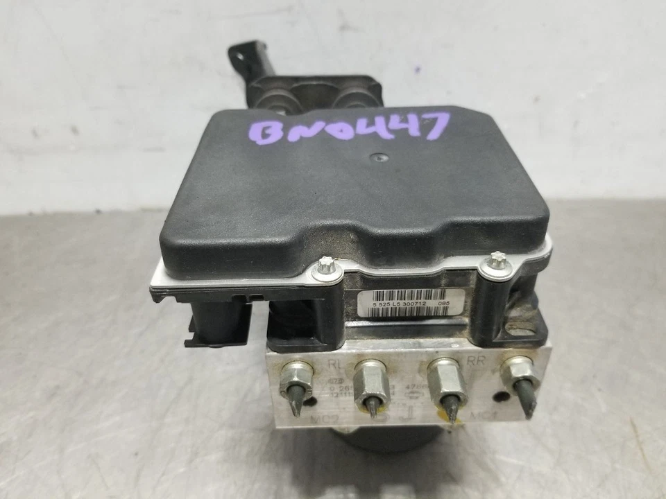 13 2013 Nissan 370Z 3,7 L ABS montaje de bomba de freno antibloqueo Foto 2 de 4