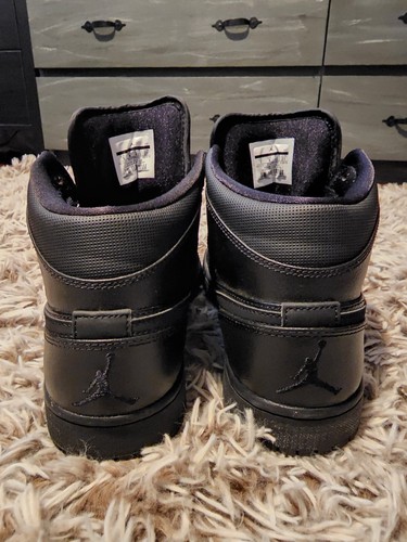 Retro Size 9 - Jordan 1 Mid Black - 554724-030 - Picture 6 of 16