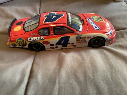 Tony Stewart #4 Oreo Ritz 2010 1/24 Nascar Diecast - Picture 4 of 4