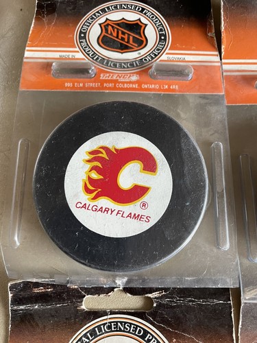 Lot Of 4 NHL VINTAGE TRENCH Sealed Game PUCKS - Flames Canadiens Whalers Oilers - Picture 4 of 6