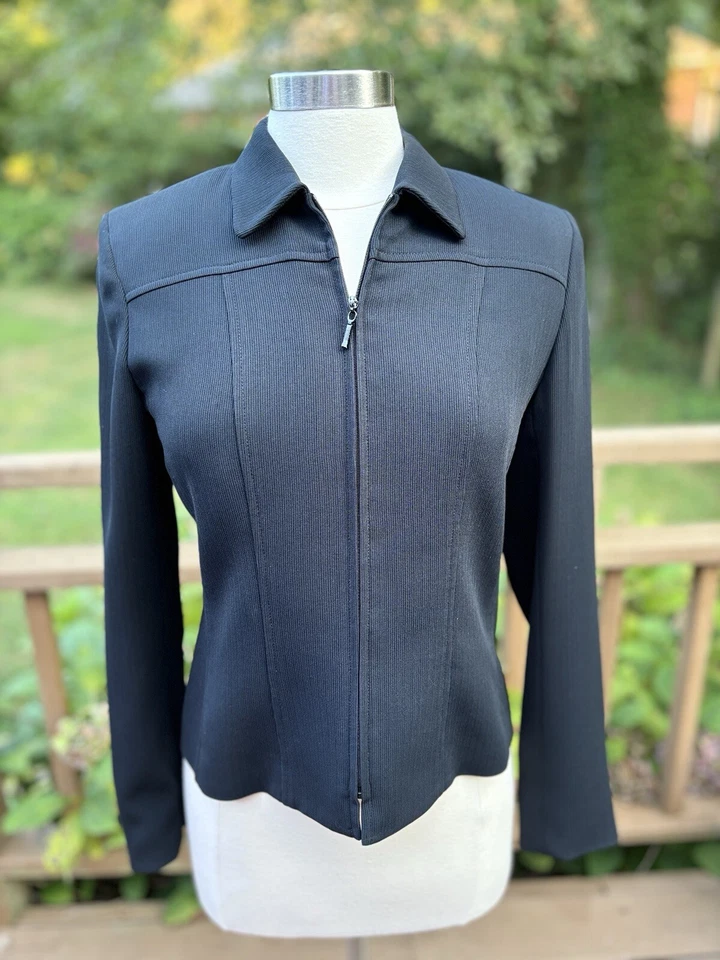 Garfield & Marks Women’s Blazer, Black, Zip Front, Size 2, - Image 2 of 4