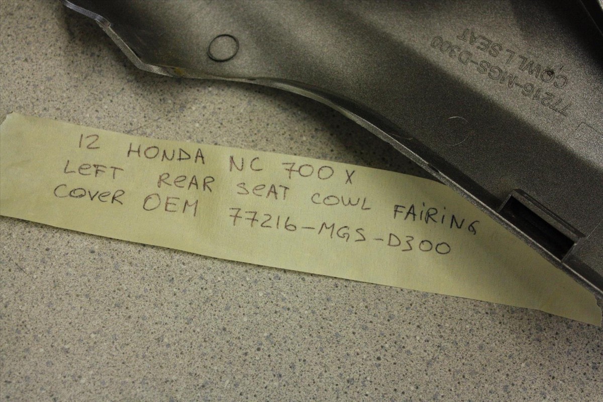 2012 HONDA NC 700 X LEFT REAR SEAT COWL FAIRING COVER 77216-MGS