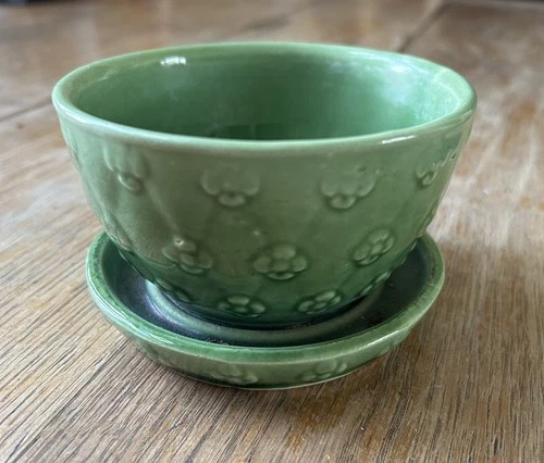 Vintage Shawnee Green Quilted Daisy Planter with Attached Dish