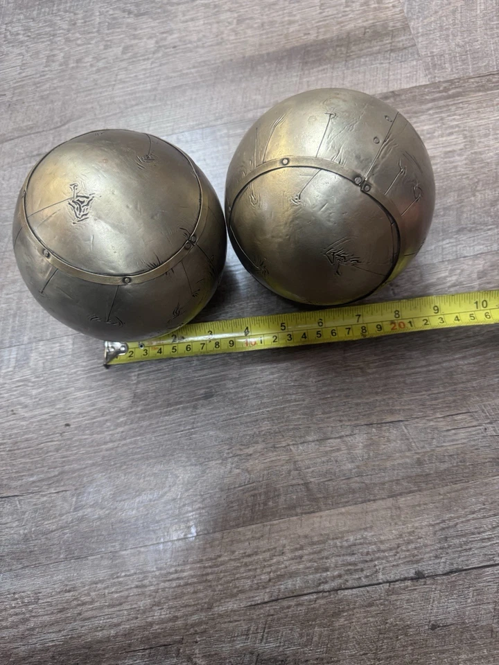 Juego de 2 esferas decorativas de metal vintage - bolas de orbe rústicas martilladas a mano Foto 2 de 4