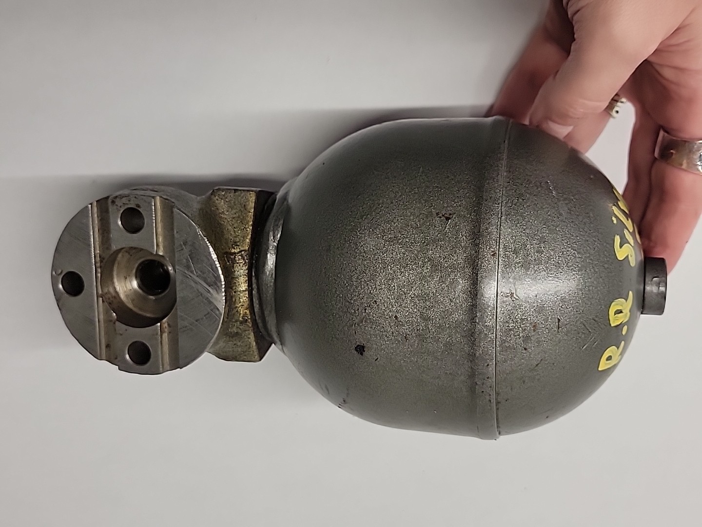 1987 Rolls Royce Bentley Rear Right Damper Accumulator Ball Reservoir UR21210