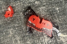 LEGO Horse Armored Red Barding From Set 70402 Gatehouse Raid Black Dragon Heads