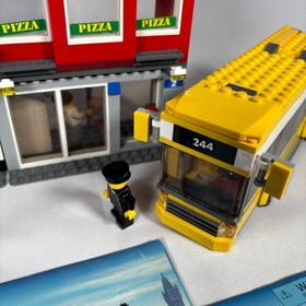 LEGO City 7641 City Corner Complete Retired No Box Bike Shop Pizza