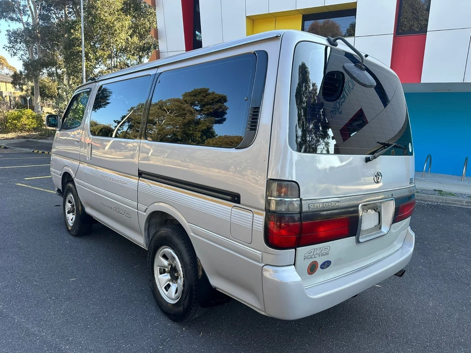 Hiace Super Custom 4*4 Turbo Diesel, Genuine 167,000km, 8 Seater, 1KZ Engine - image 4 of 4