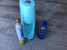 SodaStream Fizzi SPT-001 Icy Blue Machine With Bottle And Extras Clean