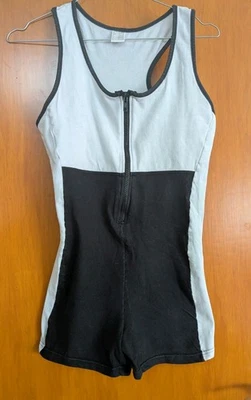 Damen Jumpsuite Overall kurz Gr.38/40 Schwarz/Weiß ärmellos Reißverschluss - Bild 1 von 4