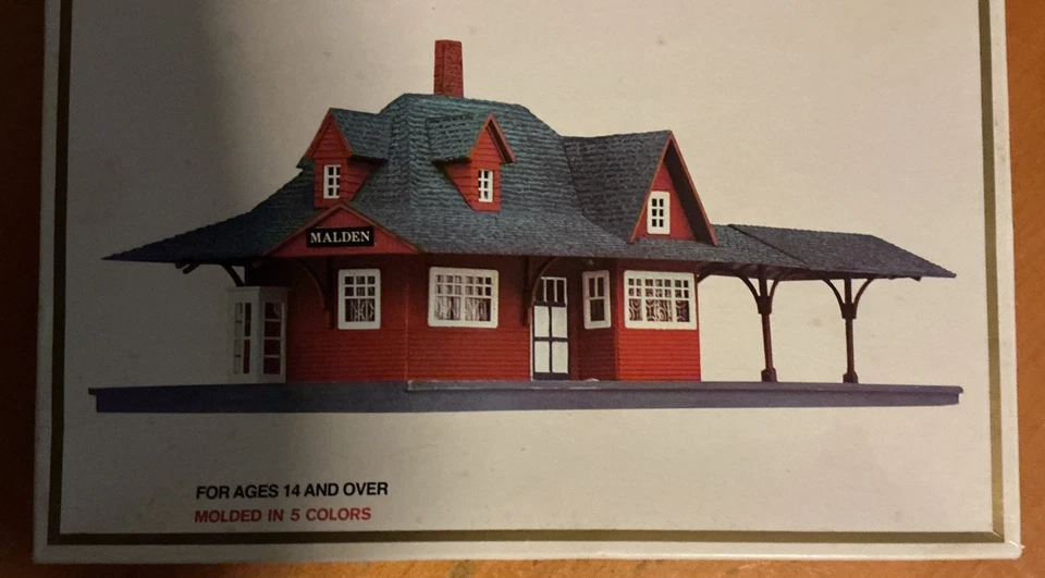 Model Power 1524 N Scale Malden Station Building Kit - Image 3 of 4