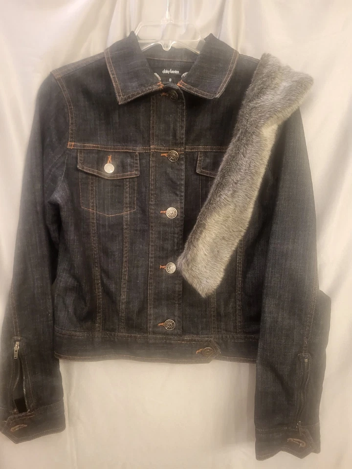  Denim Jacket Faux Fur Detachable Collar Size S Daisy Fuentes Raw Wash - Image 2 of 4