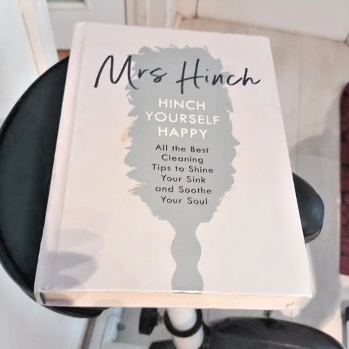 Hinch Yourself Happy - Mrs Hinch hardback book