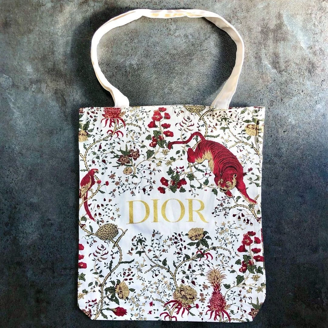 Sac fourre tout Christian Dior motif tigre modèle 2023 nouveauté 33 cm x 36 cm Japon neuf