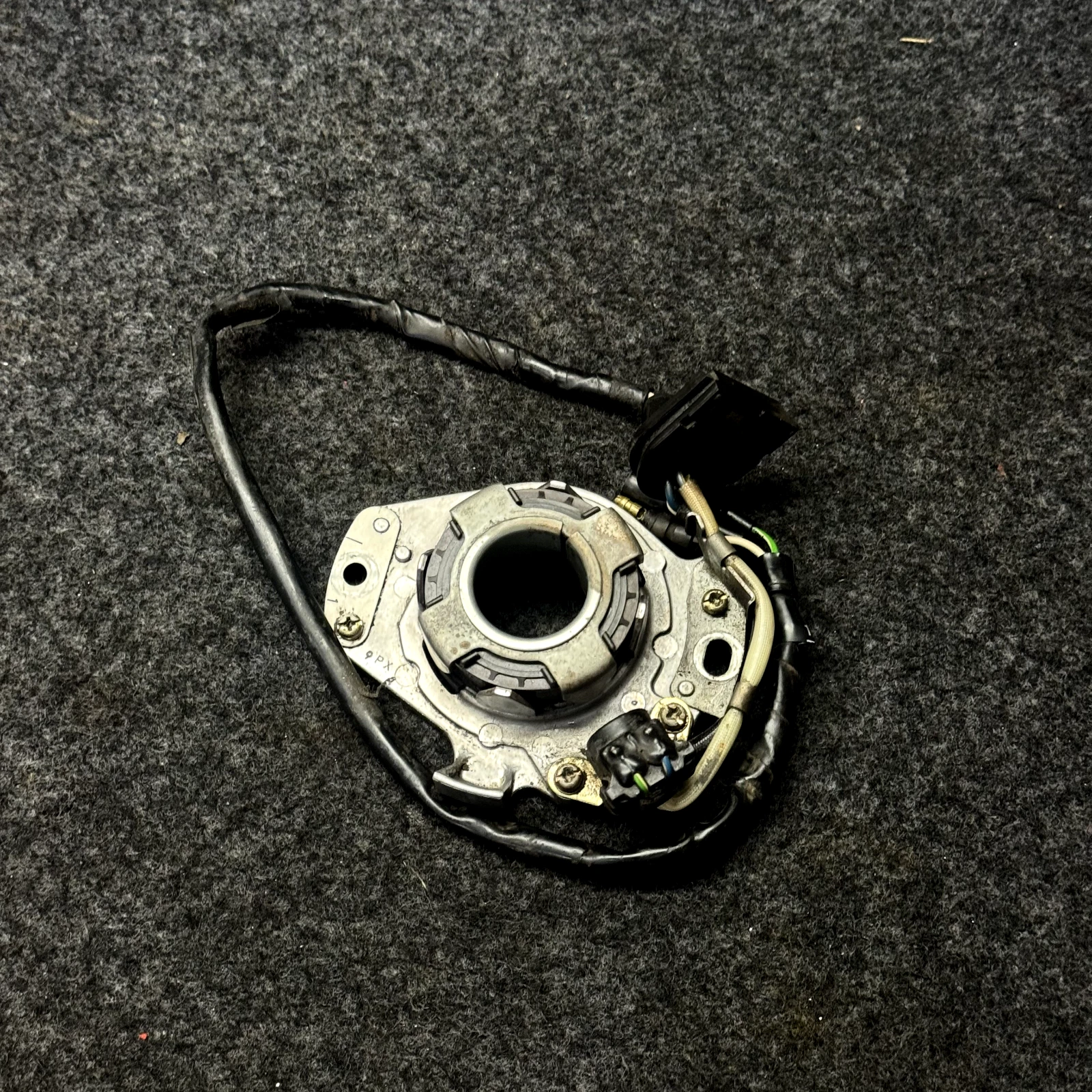 93-96 Honda CR250 OEM STATOR GENERATOR IGNITOR MAGNETO SPARK CHARGE (GOOD)