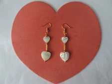 GOLD PLETED EARRINGS WITH HEART MOTHER OF PEARL 4.9 GR. 4. CM. LONG + HOOKS
