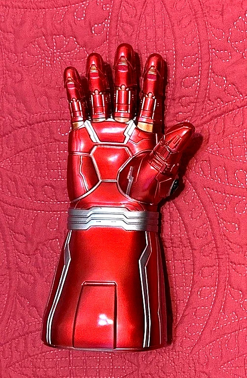 GUANTE INFINITO / IRON MAN / VENGADORES / GOMA DURA / UTILIZABLE / PIEDRAS INFINITAS Foto 2 de 4