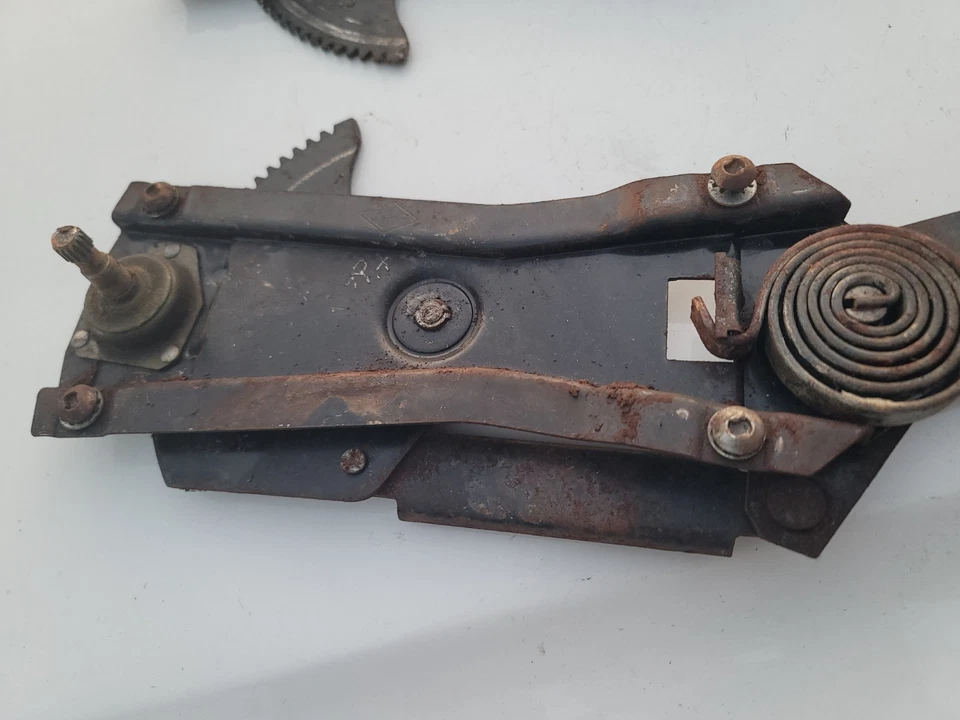 1955 1956 1957 1958 1959 Chevrolet GMC Pickup Truck Window Regulators Oem Screws Foto 2 de 4