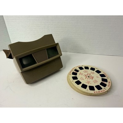Vtg Sawyers View-Master Model E Tan 3D Viewer 15 Reels Disneyland Europe Lot