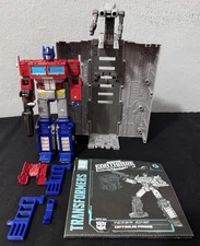 Transformers - WFC-E11 - Leader Class - Optimus Prime + 3rd Party Upgrade kits