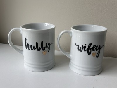 Pair Of 2 Fringe Studio White Coffee Mugs Hubby Wifey Gold Hearts EUC Newlyweds