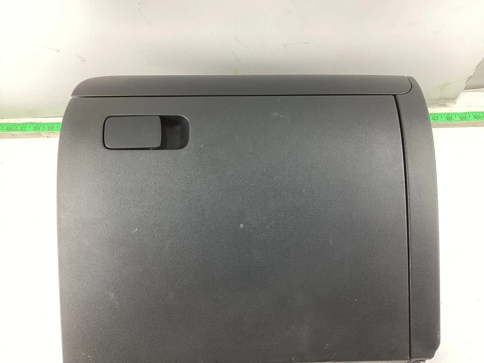 Volkswagen Jetta 2011-2018 tablero guantera compartimento de almacenamiento 5C7857097 OEM. Foto 2 de 4