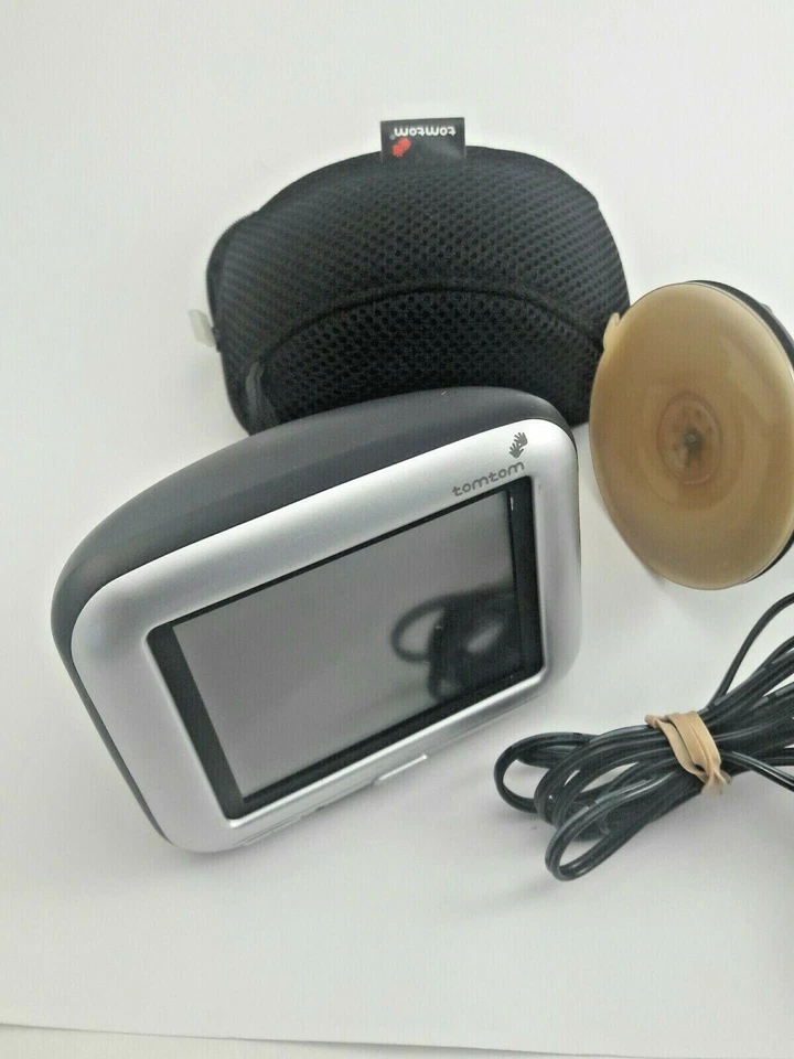 TomTom GO 700 3.5-Inch Bluetooth Portable GPS Mount and Power Adapter - Image 2 of 4