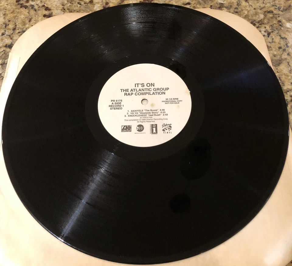 IT'S ON: THE ATLANTIC GROUP RAP COMPILATION 1993 2X VINYL LP 2PAC, YOYO. PROMO! Foto 3 de 4