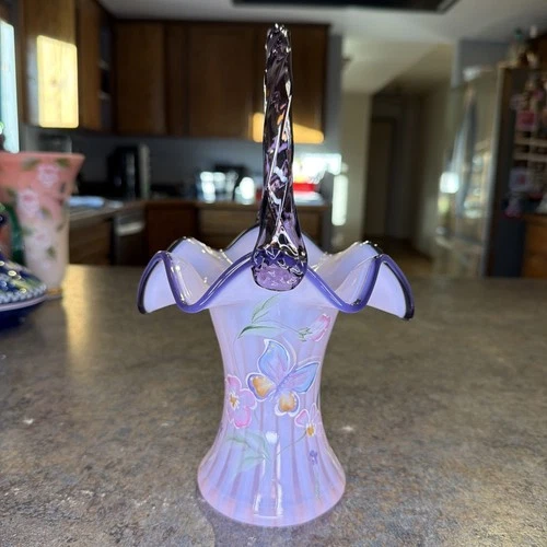 FENTON QVC DESIGNER SHOWCASE SERIES PINK CHIFFON RIB OPTIC BASKET  HP BUTTERFLY