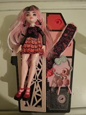 Monster High DRACULAURA Skullimate Secrets Fearidescent w/ 4 Keys Locker