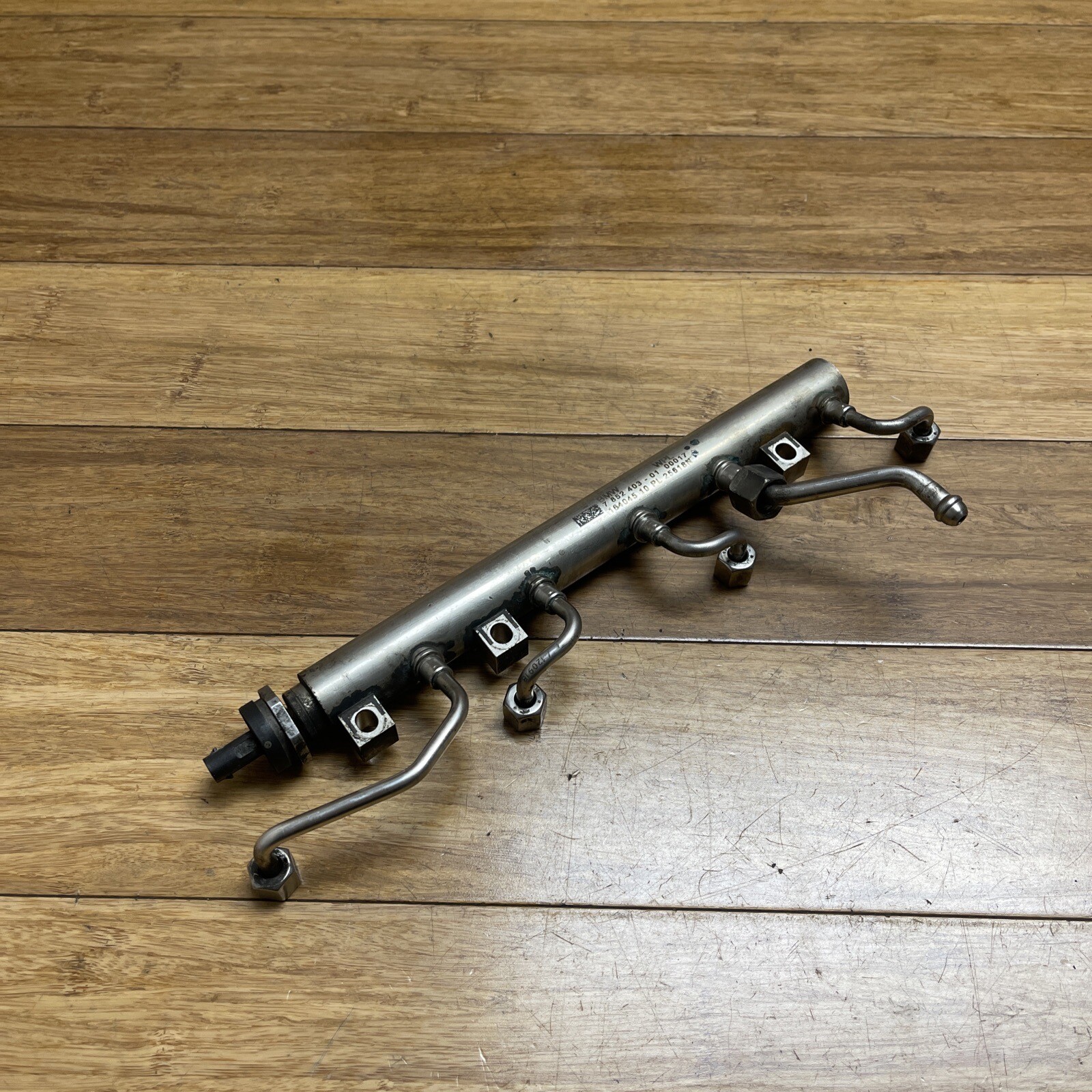 🚘18-22 BMW F90 M5 M8 X5-X7 Twin Turbo Left Fuel Injector Rail Pipe Line ...