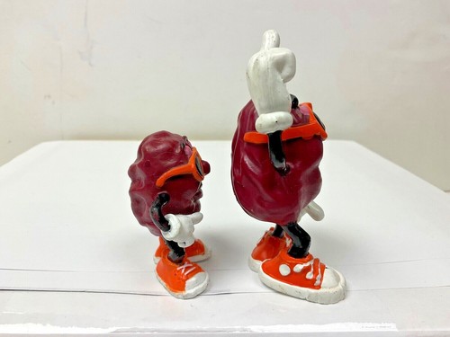 Lot 2 California Raisins PVC Figures Sunglasses Pointing #1 (1 Large & 1 Small) - Picture 2 of 6
