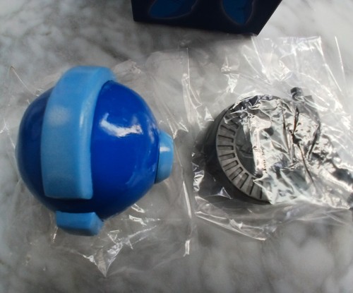Loot Crate Exclusive Mega Man Mini Helmet Replica - BLUE Mega Buster - Picture 4 of 5
