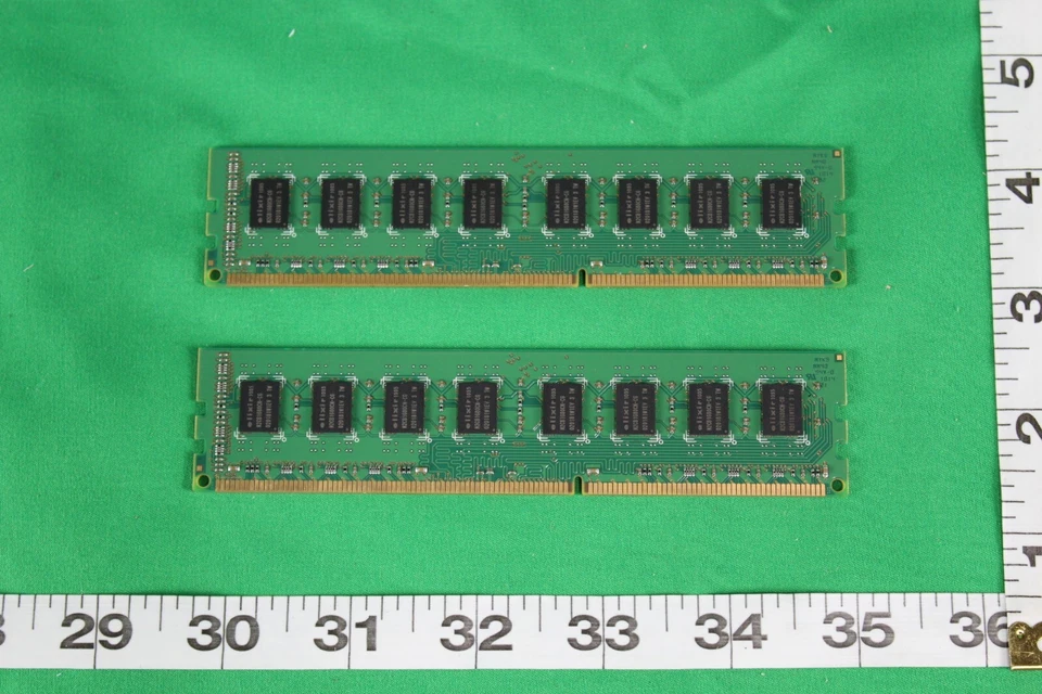 USADO ELIXIR PC3 - 10600U 2 X 2GB 2RX8 4GB TOTAL. M2Y2G64CB8HC5N-CG Foto 4 de 4