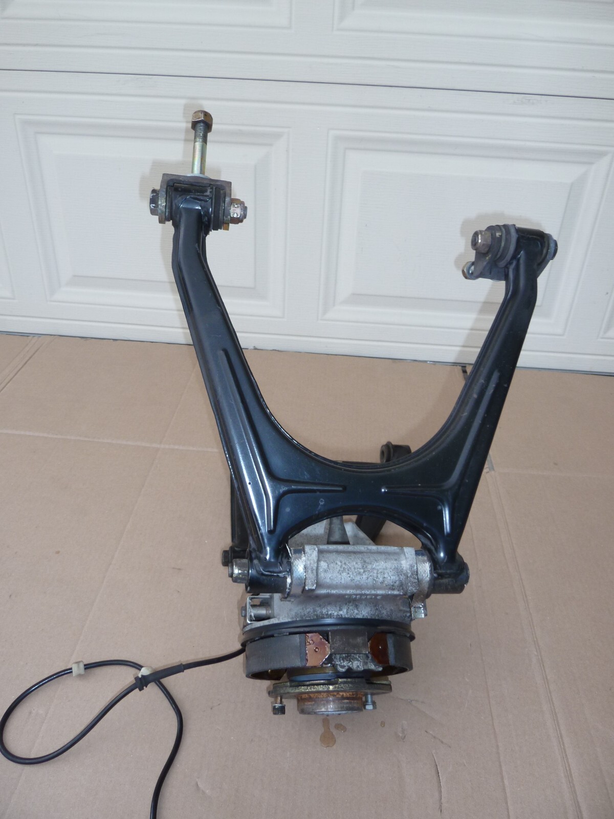 FERRARI 355 RIGHT REAR SUSPENSION KNEE ARMS SPINDLE KNOKLE F355 F129