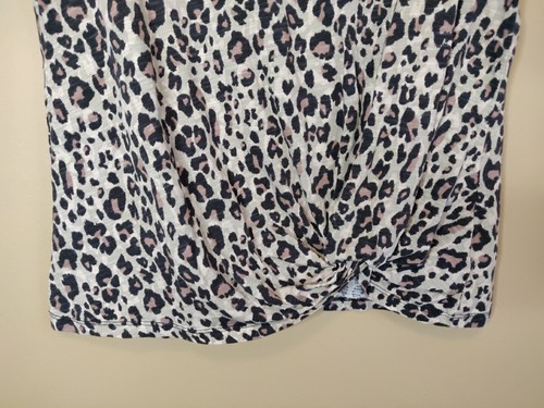 Maurices women M t-shirt brown/black animal print short sleeve knotted on bottom - 第 4/8 張圖片