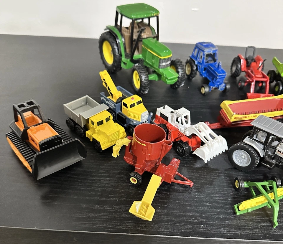 Lote de 35 tractores de juguete fundidos a presión ERTL, John Deere, Tonka, New Holland Foto 2 de 4