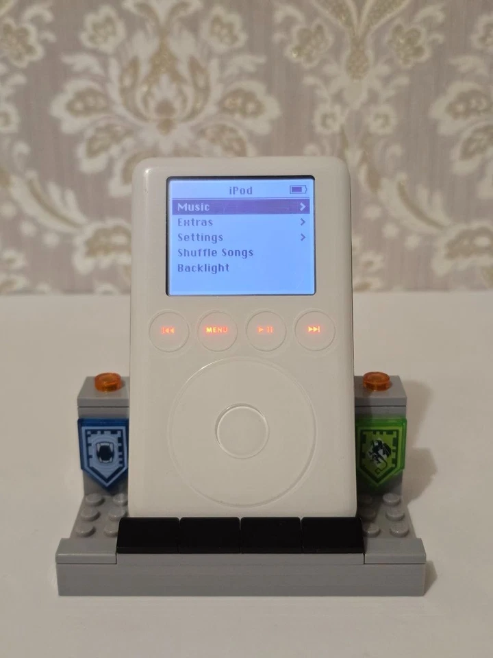 Apple iPod Classic 3rd Generation 40GB (A1040) !!NEW BATTERY!! Box, Accessories - Image 2 of 4