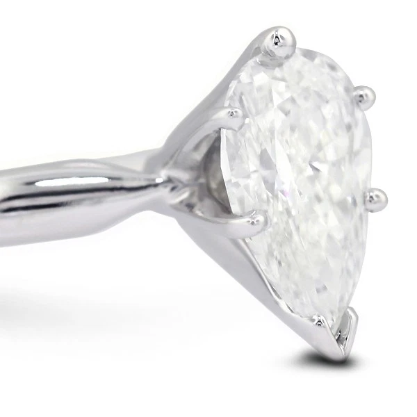 Anillo de compromiso solitario clásico de 14 k con forma de pera F VS1 de 1 quilate Foto 2 de 4